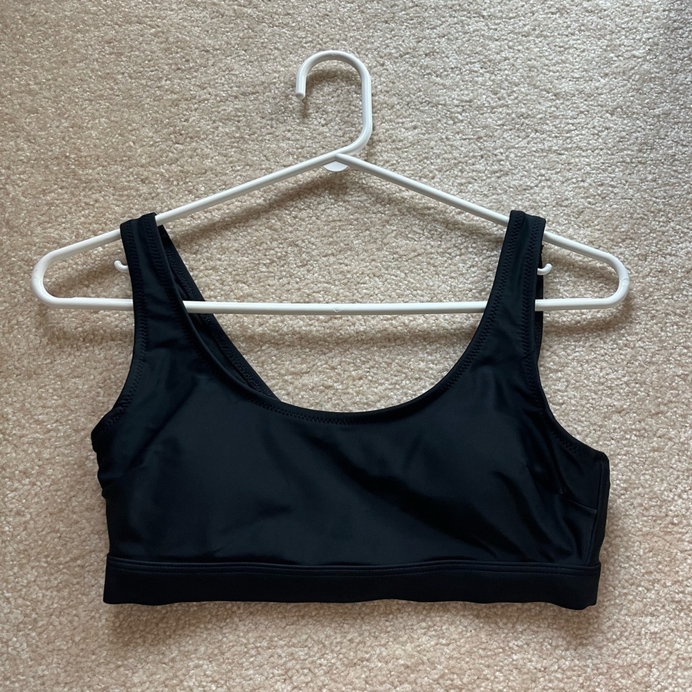 👙Black scoop neck bikini top: